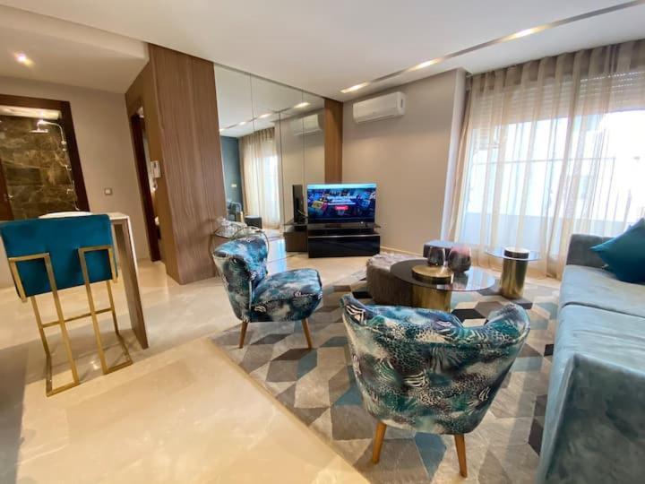 Pearl 13 - Brand New, Luxury & Elegant W/ Balcony *