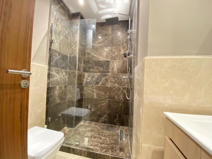 Pearl 13 - Brand New, Luxury & Elegant W/ Balcony شقة الدار البيضاء