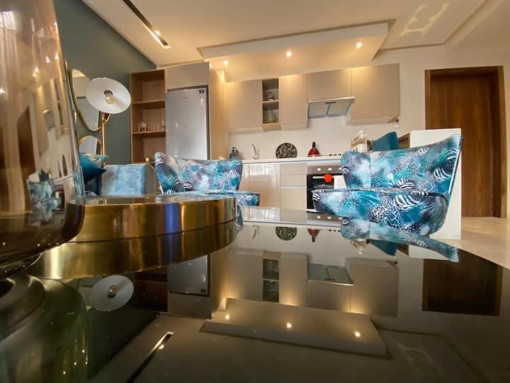شقة Pearl 13 - Brand New, Luxury & Elegant W/ Balcony الدار البيضاء