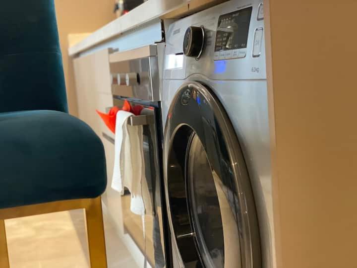 Pearl 13 - Brand New, Luxury & Elegant W/ Balcony الدار البيضاء
